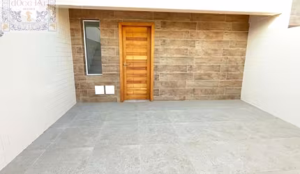Imperdível oportunidade! Casa à venda em Santos-SP, 3 quartos, 1 suíte, 2 salas, 2 banheiros, 2 vagas na Ponta da Praia.