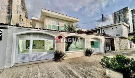Venda Casa Santos SP - mAr dOce lAr com Piscina e Churrasqueira, 156m2, na Aparecida!