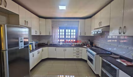 Sobrado com 3 dormitórios à venda, 266 m² por R$ 748.900,00 - Parque Continental - Guarulhos/SP
