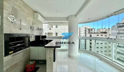 Apartamento reformado à venda na Praia das Pitangueiras, Guarujá, 3 suítes, varanda gourmet, 3 vagas, prédio com lazer