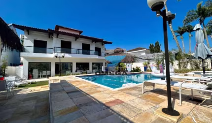 Casa reformada à venda no Jardim Acapulco em Guarujá