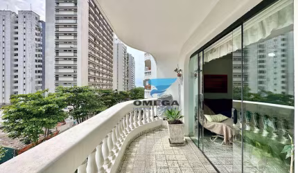 Apartamento à venda na Praia das Pitangueiras, Guarujá, Próximo ao mar, 3 suítes, Sala para 2 ambientes, Varanda com vista mar.