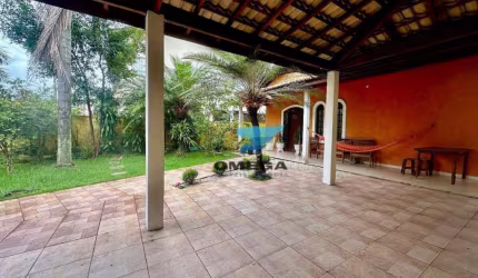 Casa térrea com 4 dormitórios sendo 1 suíte à venda - Jardim Las Palmas - Guarujá/SP. CONFIRA !