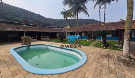 Pousada à venda na praia do Guaiuba no Guarujá I Omega Imoveis