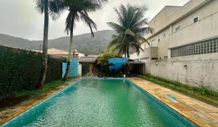 Casa à venda no Guaiuba no Guarujá | Omega Imóveis