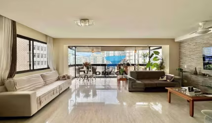 Apartamento reformado com vista mar à venda na Praia das Pitangueiras no Guarujá I Omega Imoveis