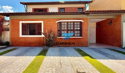 Casa à venda em condomínio fechado na praia do Pernambuco no Guarujá I Omega Imoveis