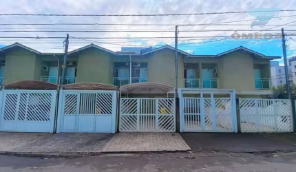 Sobrado à Venda no Tombo no Guarujá | Omega Imóveis