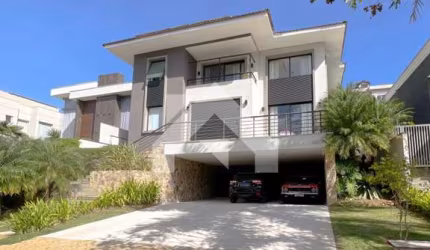 Casa de Condomínio em Alphaville - Santana de Parnaíba, SP