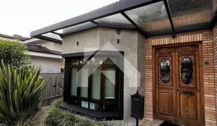 Luxuosa Casa em Alphaville: 4 Suítes e 540m² à Venda