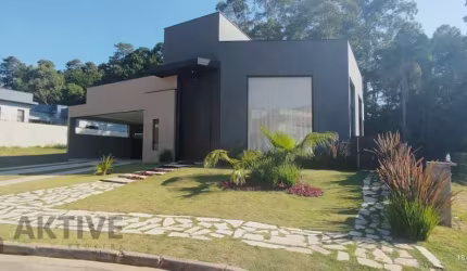 Casa de Condomínio em Granja Viana  -  Cotia