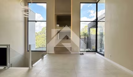 Casa em Granja Viana: 3 Suítes, 398m² por R$ 3,3M à Venda