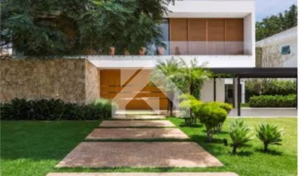 Casa de Condomínio em Alphaville - Barueri, SP