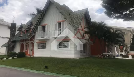 Casa de Luxo em Alphaville: 4 Suítes, 750m² por R$5M