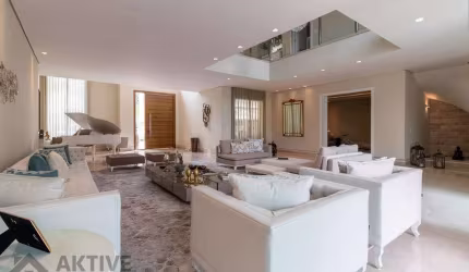 Casa de Condomínio em Alphaville - Santana de Parnaíba, SP