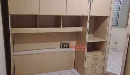 Apartamento em Conjunto Habitacional Fazenda do Carmo