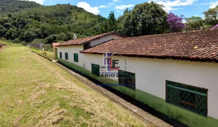 Sítio com 4 dormitórios à venda, 180 m² por R$ 2.600.000 - Curitibanos - Bragança Paulista/SP