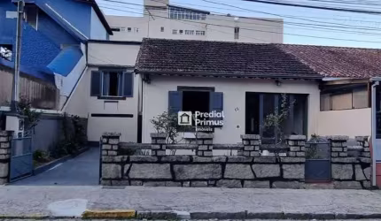 Casa com localização privilegiada, com  grande potencial para comércio, com 3 dormitórios à venda, 75 m² por R$ 800.000 - Centro - Nova Friburgo/RJ
