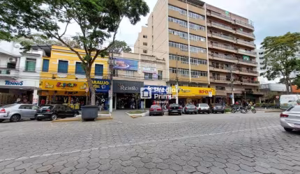 Sobrado com localização privilegiada com 3 dormitórios à venda, 285 m² por R$ 3.000.000 - Centro - Nova Friburgo/RJ