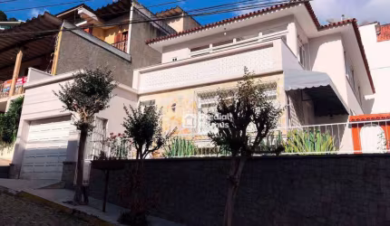 2 Casas com total de 5 dormitórios à venda, 263 m² por R$ 1.500.000 - Centro - Nova Friburgo/RJ