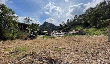 Terreno plano, cercado e de esquina medindo 447 m² por R$180.000,00 - Campo do Coelho - Nova Friburgo/RJ