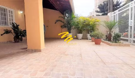 Casa à venda em Campinas, Parque das Flores, com 4 quartos, com 220 m²