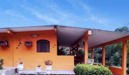 Ótima casa na Vivenda Verde com piscina !!!