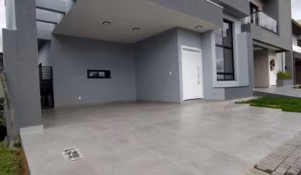 Casa com 3 quartos à venda na Rua Aderly Turek, 333, Uvaranas, Ponta Grossa por R$ 640.000