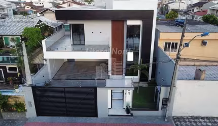 Casa alto padrão mobiliada no Bairro São Judas - Itajaí