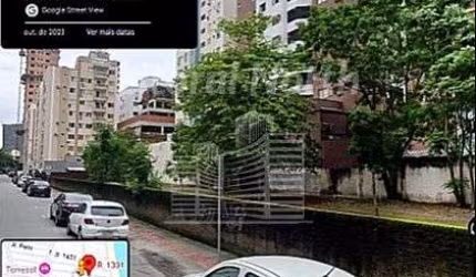 Terreno de 3 mil metros de esquina com Avenida Brasil no Centro de Balneário Camboriú.