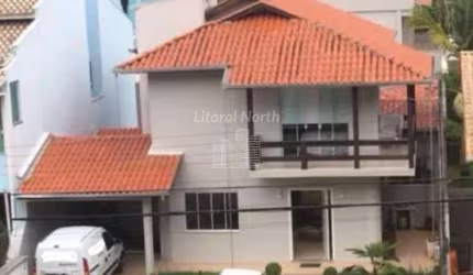 Casa em condomínio de alto padrão.