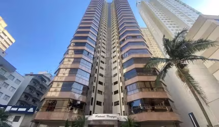 Apartamento na quadra do mar em Balneário Camboriú.