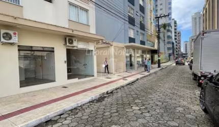 Sala comercial no centro de Balneário Camboriú.