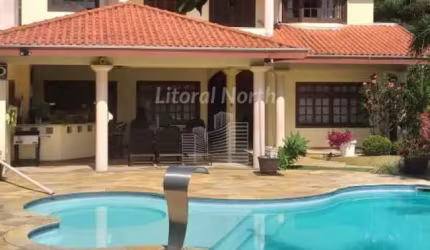 Casa a venda mobiliada na praia de Taquaras em Balneário Camboriú