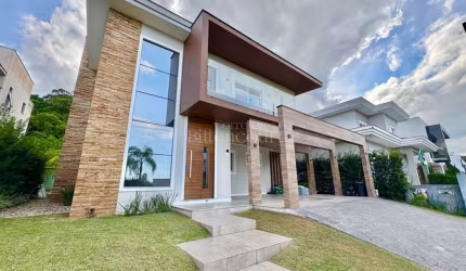Casa alto padrão em condomínio fechado