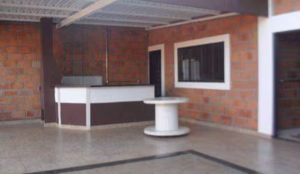 Sobrado residencial  com piscina à venda.