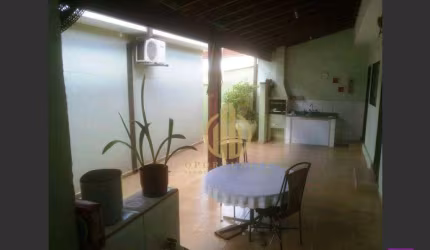 Casa com 3 dormitórios à venda, 151 m² por R$ 742.000,00 - Jardim Irajá - Ribeirão Preto/SP