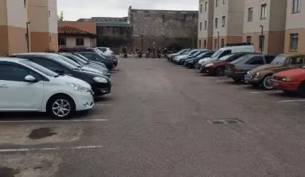 Apartamento com 2 quartos à venda na Rua Lamenha Lins, 3480, Parolin, Curitiba por R$ 185.000