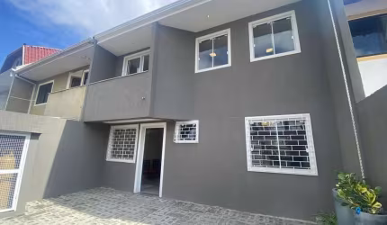 Casa com 4 quartos para alugar na Diógenes Ridgley Raciop, 52, Tarumã, Curitiba por R$ 5.000