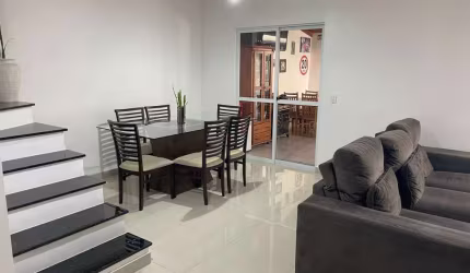 Casa em condomínio fechado com 3 quartos à venda na Rua João Dembinski, 371, Campo Comprido, Curitiba por R$ 825.000