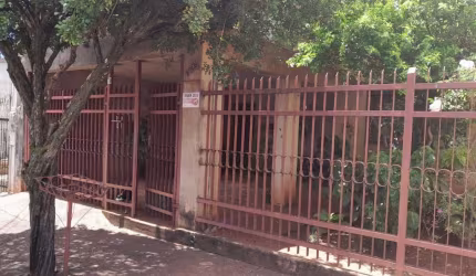 Casa para Venda em Ribeirão Preto, Quintino Facci I, 2 dormitórios, 1 banheiro, 2 vagas