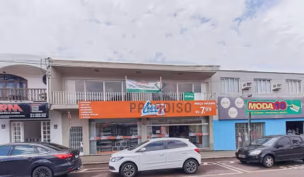 Prédio comercial embaixo e residencial em cima