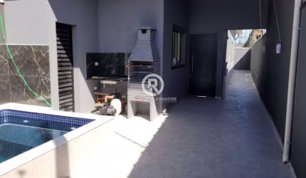 Casa Geminada com 2 Dormitórios, Suíte e Piscina em Nova Itanhaém - R$ 389.000