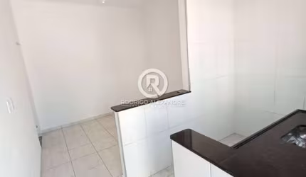 Casa Geminada à Venda no Boqueirão - Praia Grande | 1 Dormitório, Garagem e Quintal - R$ 248.000