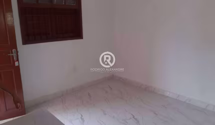 Casa à Venda em Caiçara, Praia Grande - 1 Dormitório por Apenas R$ 158.000!