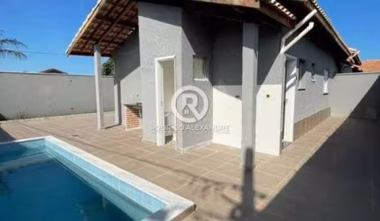 Casa à Venda em Itanhaém - 2 Dormitórios, Suíte, Piscina e Espaço Gourmet!