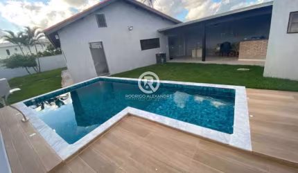 Casa à Venda em Bopiranga, Itanhaém - 2 Dorms, Suíte, Piscina e Churrasqueira por R$590.000