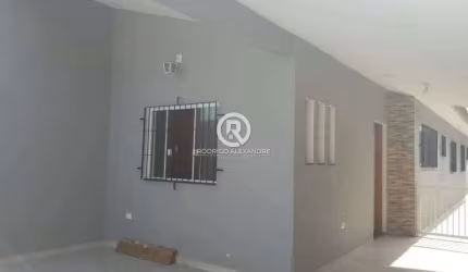 Casa Geminada à Venda em Tupy, Itanhaém - 2 Dormitórios, 1 Suíte, Garagem e Quintal por R$ 320.000