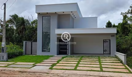 Casa à Venda em Peruíbe - 3 Dormitórios, 2 Suítes, Piscina e Espaço Gourmet - R$ 890.000