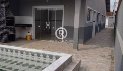 Casa à Venda em Itanhaém - 3 Dormitórios, Piscina e Área de Lazer por R$ 590.000